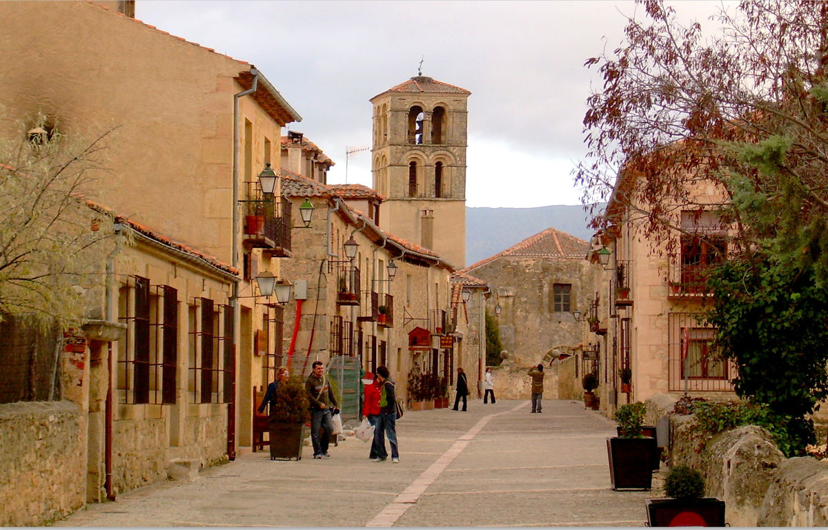 Visita por la Villa Medieval de Pedraza.